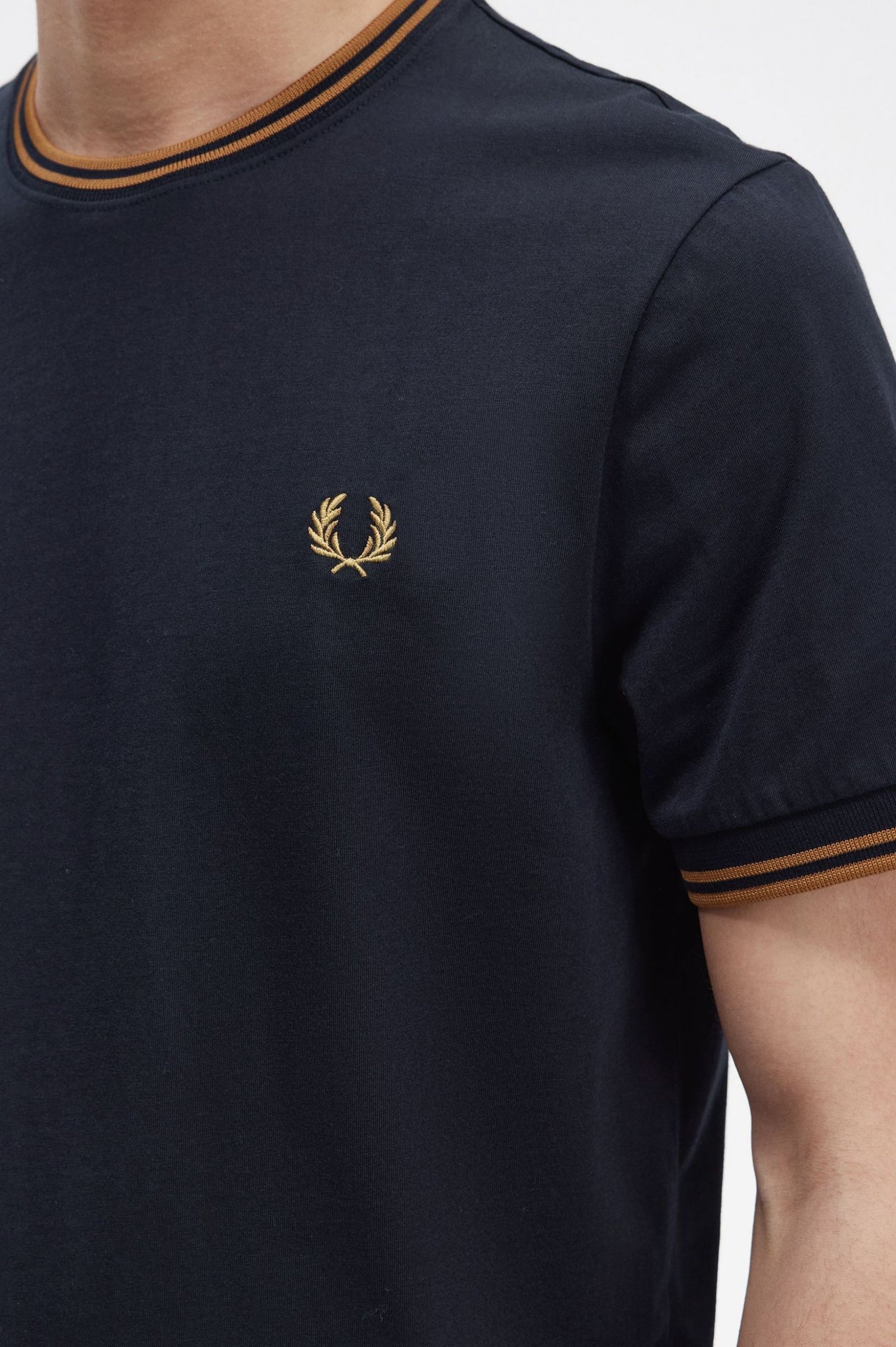 Fred Perry - M1588 Twin Tipped T-shirt in Navy / Dark Caramel – BLOKES
