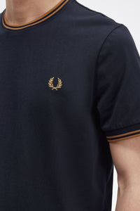 Fred Perry - M1588 Twin Tipped T-shirt in Navy / Dark Caramel