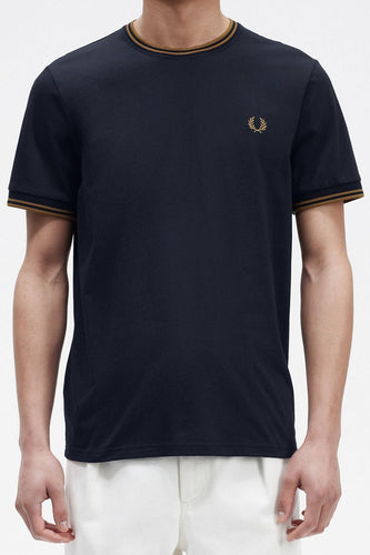 Fred Perry - M1588 Twin Tipped T-shirt in Navy / Dark Caramel