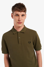 Load image into Gallery viewer, Fred Perry  - M6000 - Shirt in Uniform Green