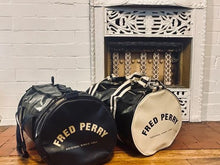 Load image into Gallery viewer, Fred Perry - Barrel Bag L7220 in Black