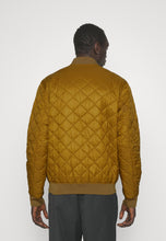 Load image into Gallery viewer, Barbour - Galento Quilt Bomber in Russet