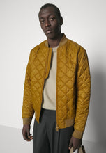 Load image into Gallery viewer, Barbour - Galento Quilt Bomber in Russet